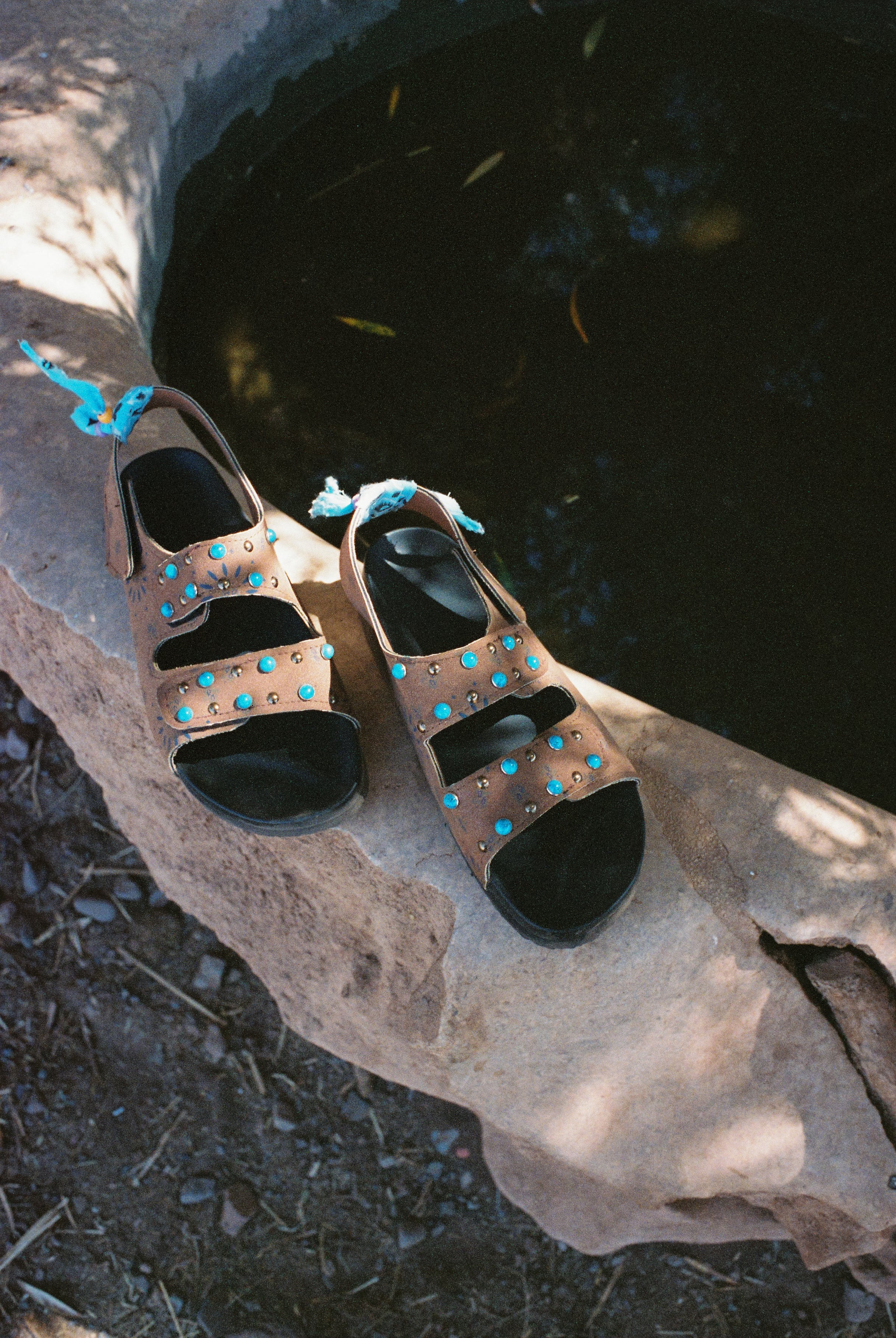 Apache tan studs - Image 3